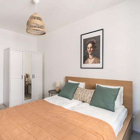 Corvin Apartment With Balcony And Ac Будапеща Екстериор снимка