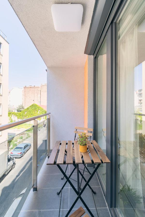 Corvin Apartment With Balcony And Ac Будапеща Екстериор снимка