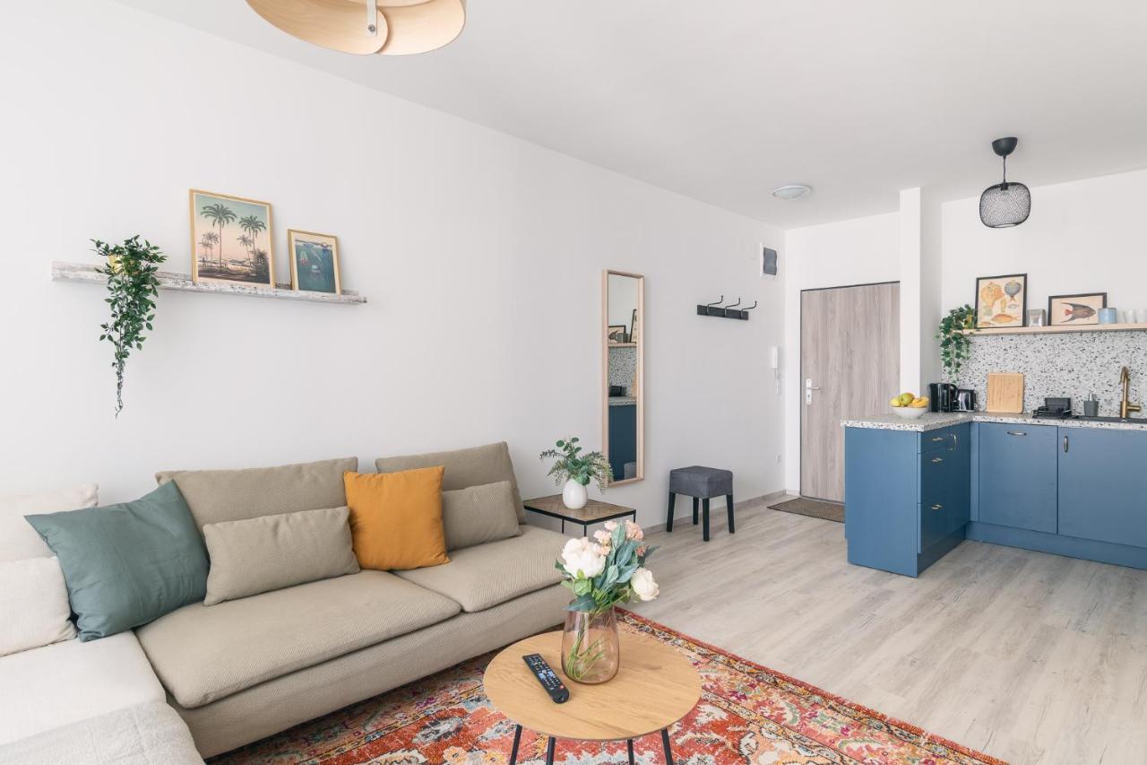 Corvin Apartment With Balcony And Ac Будапеща Екстериор снимка