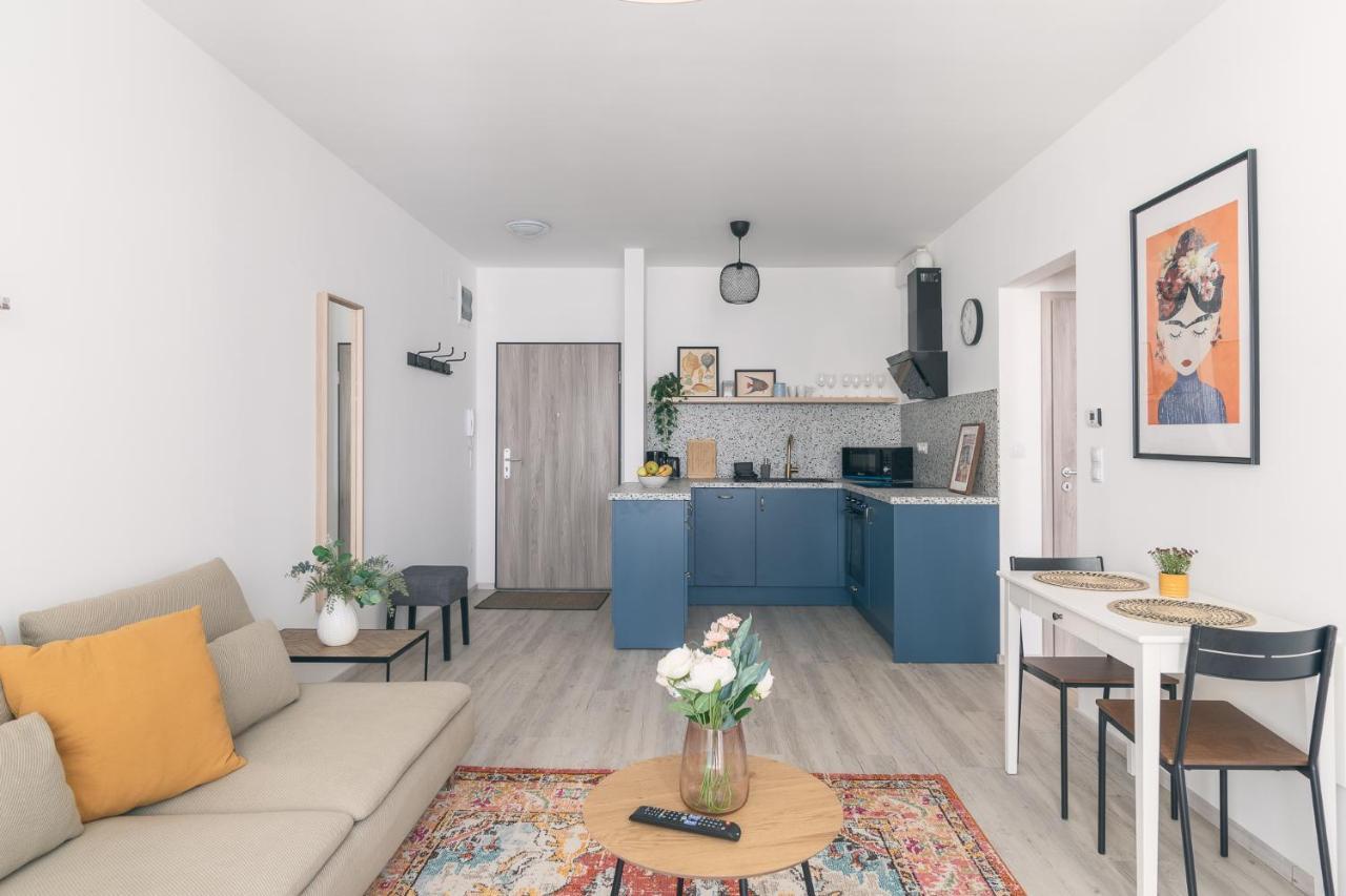 Corvin Apartment With Balcony And Ac Будапеща Екстериор снимка