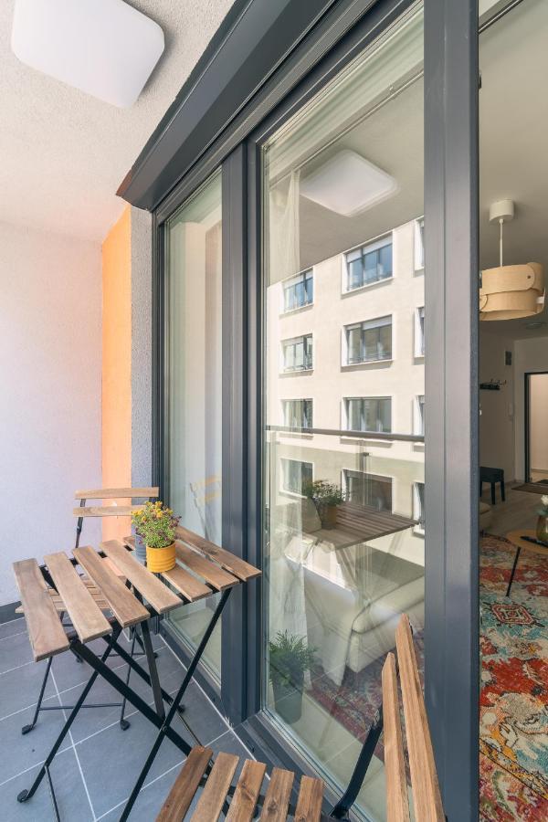 Corvin Apartment With Balcony And Ac Будапеща Екстериор снимка