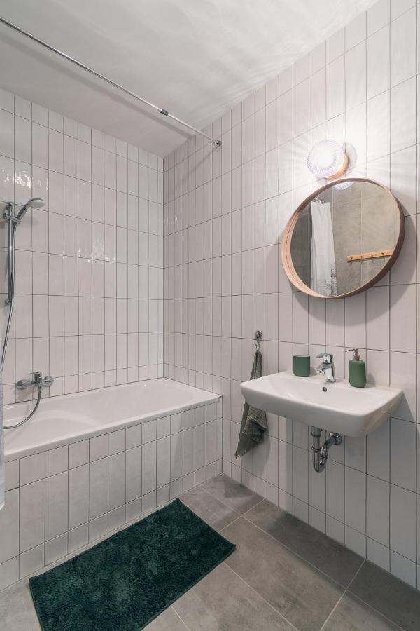 Corvin Apartment With Balcony And Ac Будапеща Екстериор снимка