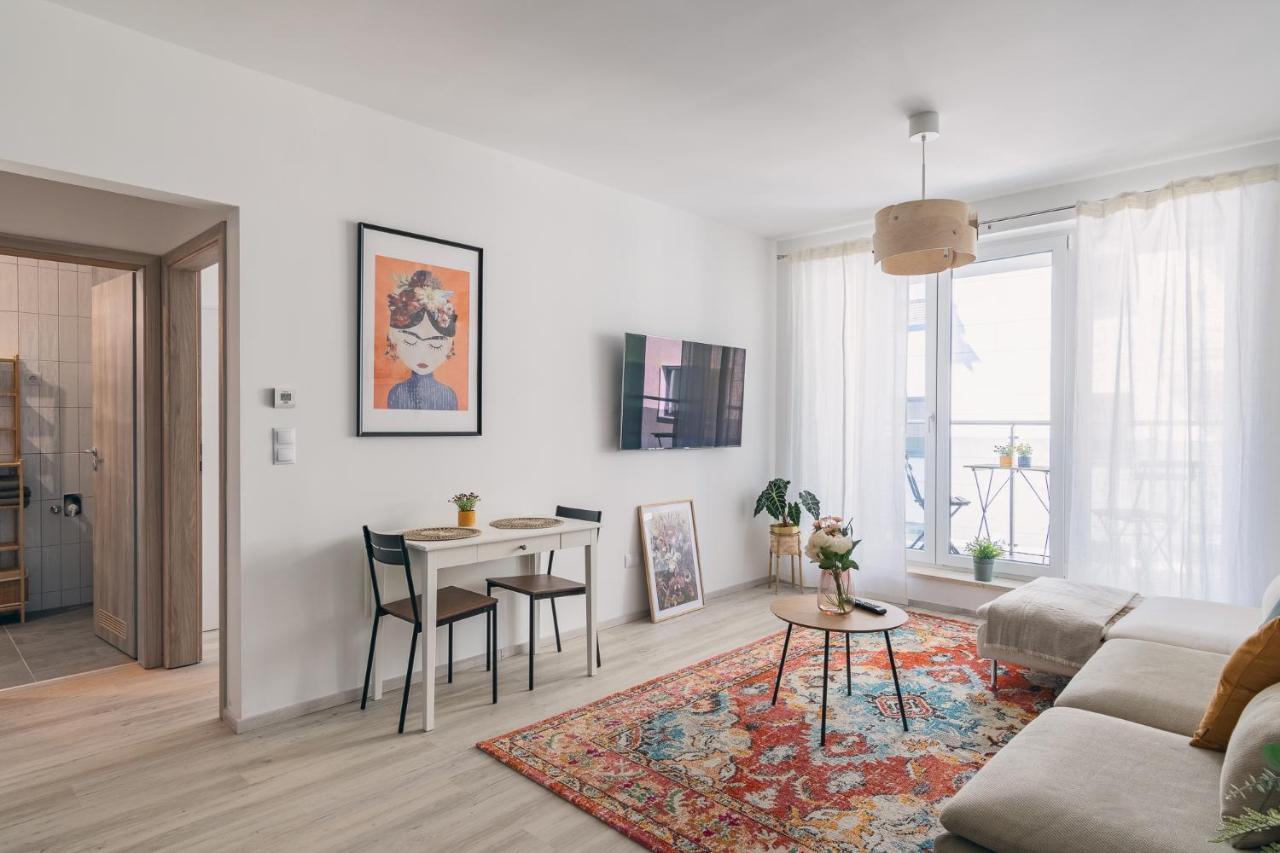 Corvin Apartment With Balcony And Ac Будапеща Екстериор снимка