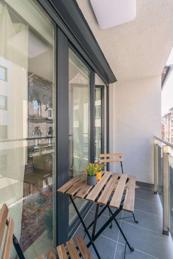 Corvin Apartment With Balcony And Ac Будапеща Екстериор снимка