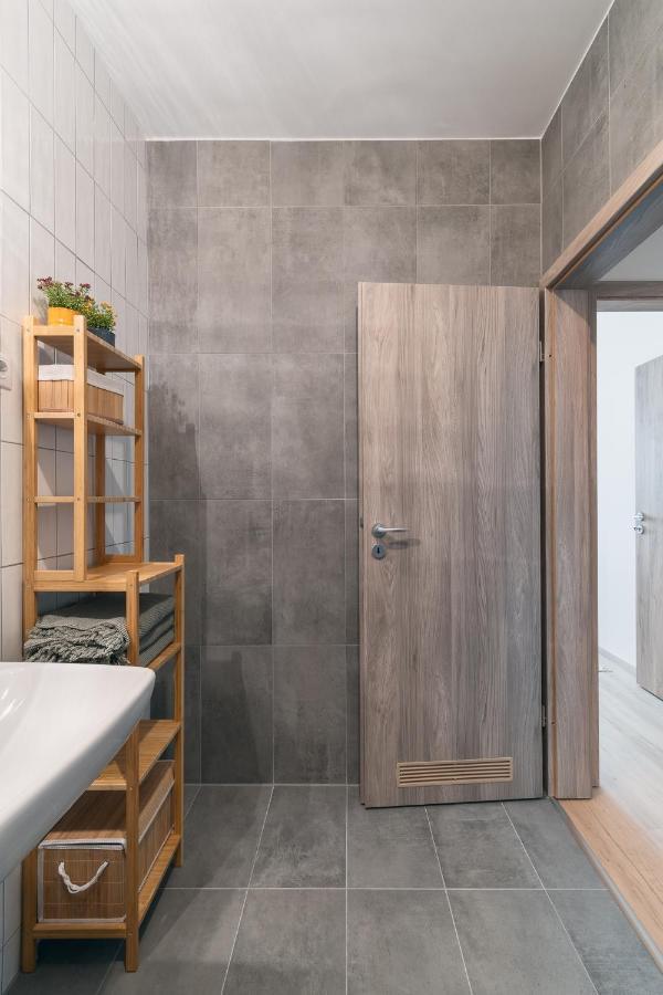 Corvin Apartment With Balcony And Ac Будапеща Екстериор снимка