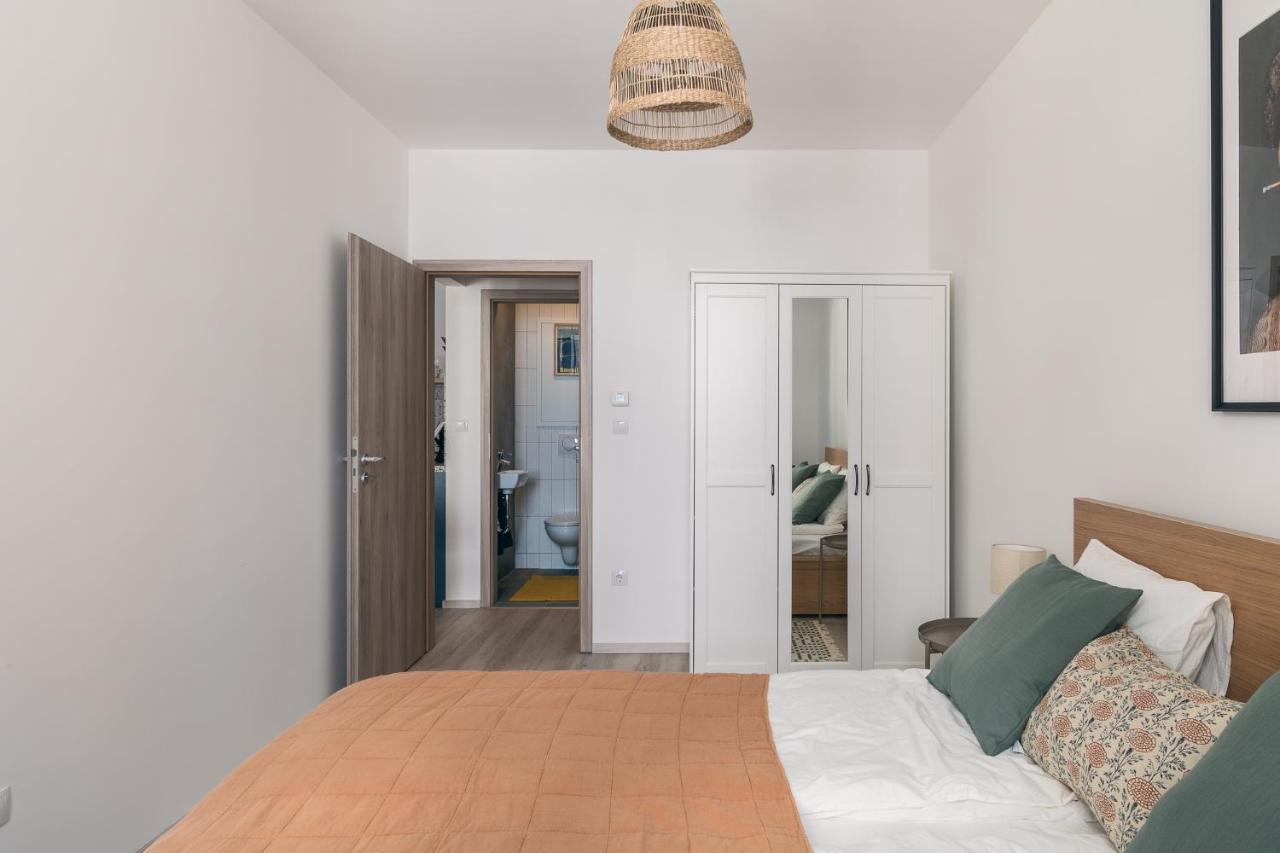 Corvin Apartment With Balcony And Ac Будапеща Екстериор снимка