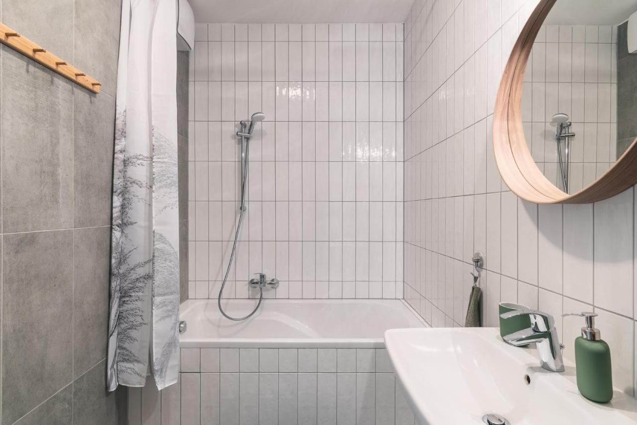 Corvin Apartment With Balcony And Ac Будапеща Екстериор снимка