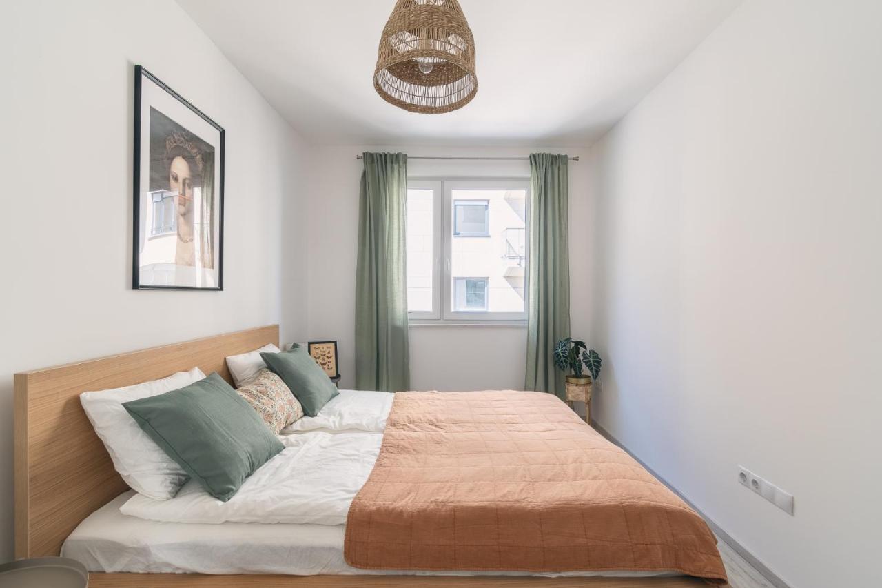 Corvin Apartment With Balcony And Ac Будапеща Екстериор снимка
