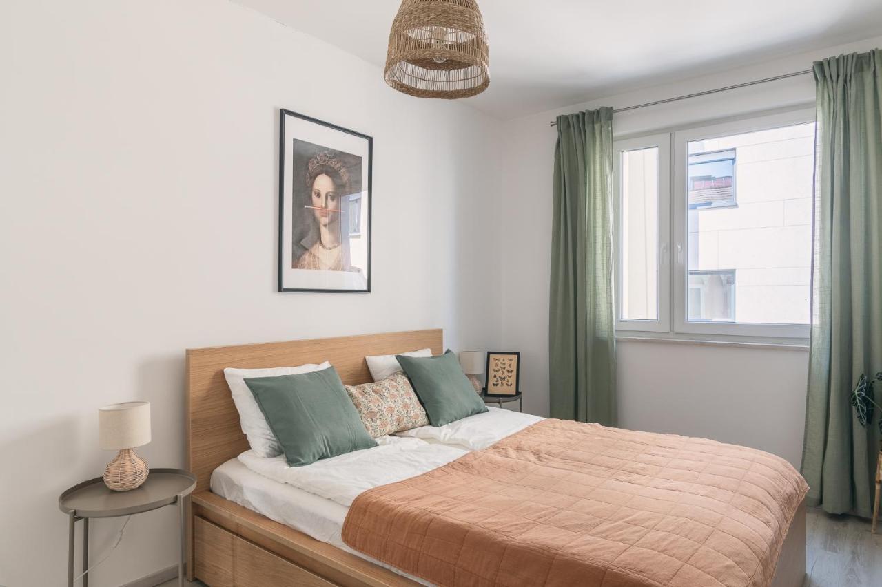 Corvin Apartment With Balcony And Ac Будапеща Екстериор снимка