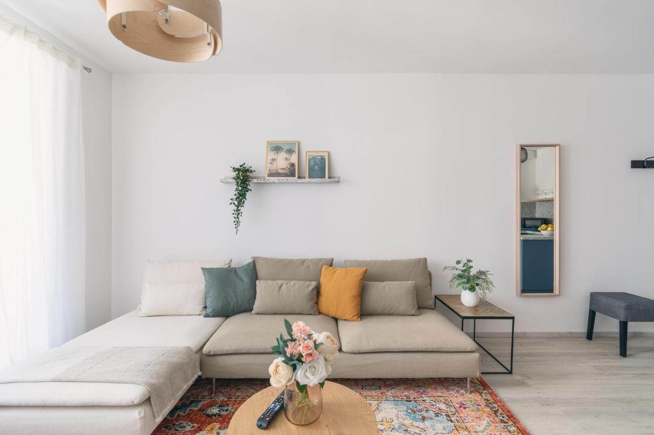 Corvin Apartment With Balcony And Ac Будапеща Екстериор снимка